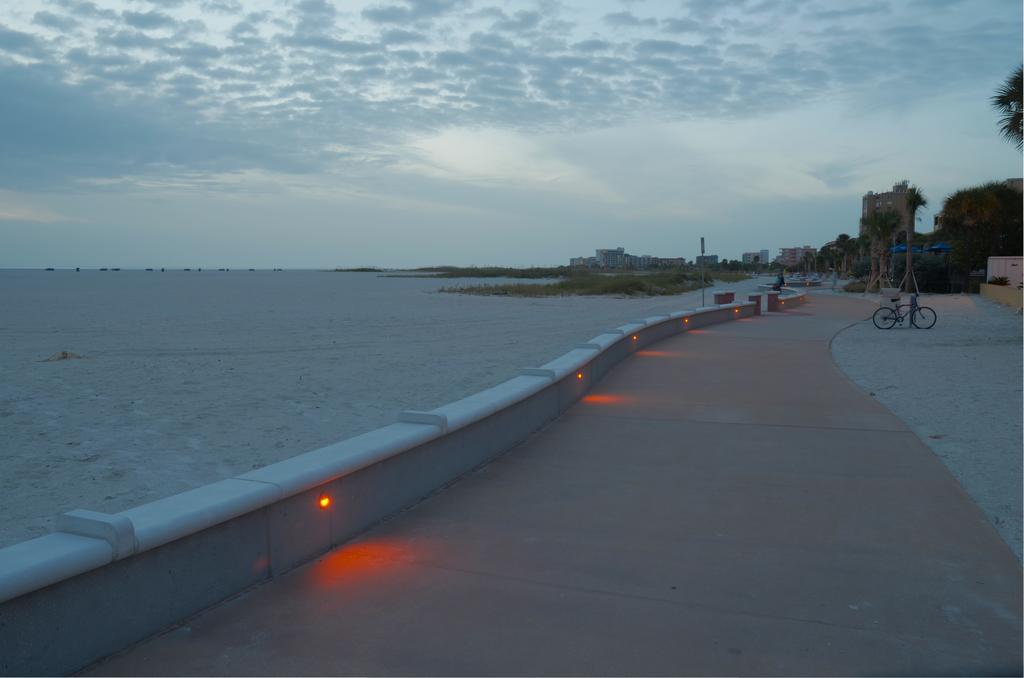 Page Terrace Beachfront Hotel St. Pete Beach Exterior foto